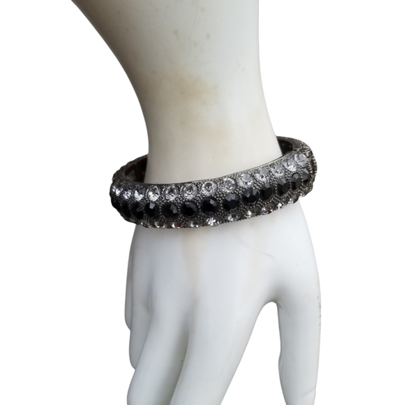 VINTAGE DARK SILVERTONE CLAMPER BRACELET WITH SILVER & BLACK GLASS RHINESTONES - Picture 2 of 7